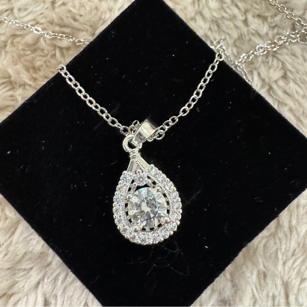 Teardrop necklace